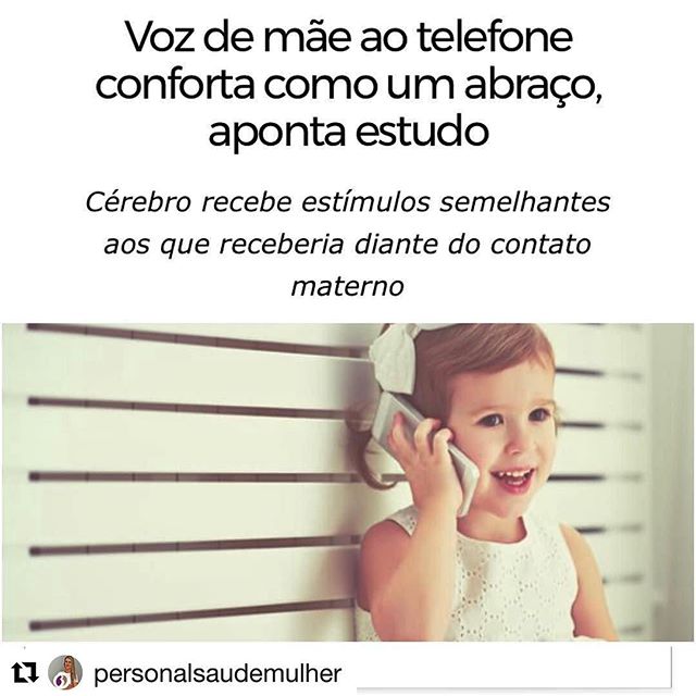 Olha como mães conseguem milagres! 
#Repost @personalsaudemulher (@get_repost)
・・・
Para as mamães que trabalham o dia todo ou viajam muito. 👉🏽Um estudo realizado pela Universidade de Chicago, nos Estados Unidos, revelou que a voz da mãe ao telefone conforta os filhos tanto quanto um abraço. A pesquisa, publicada na revista científica Proceedings of the Royal Society B, observou 60 meninas, de 7 a 12 anos, que foram submetidas a situações de estresse seguidas de monitoramento.
Os cientistas acreditam que a voz materna tem a capacidade de gerar nos bebês e crianças estímulos semelhantes aos que recebem quando estão em contato direto com as mães. Quando a criança ouve a voz da mãe, seus ouvidos enviam estímulos ao cérebro parecidos aos que enviariam se estivessem abraçadas as suas mães, daí a sensação de acolhimento mesmo à distância.
Elas tiveram de falar e resolver questões de aritmética em público inesperadamente, o que acelerou os seus batimentos cardíacos e elevou os níveis de cortisol, o chamado hormônio do estresse.
Depois, foram divididas em três grupos: o primeiro recebeu uma ligação telefônica da mãe; o segundo, um toque carinhoso, como um abraço; e o terceiro assistiu ao filme A Marcha dos Pinguins, considerado pelos cientistas como sendo emocionalmente neutro.
Segundo o monitoramento dos cientistas, os dois primeiros grupos revelaram um aumento idêntico no nível de oxitocina, uma espécie de "sedativo natural" associado à empatia e capaz de aliviar os efeitos do cortisol. Já no terceiro grupo, não houve aumento no nível desse hormônio.
.
Fonte: minhavida.com.br
#maeemdia #mãe #mamaevaidosa #mamaesesorte #youtuber #maeefilho #maternidade #sermãé #bebe #filhos #crianças #mamãe #mamaedeprimeiraviagem