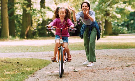 Girl-riding-a-bicycle-mot-006