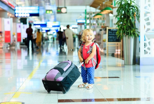 menina_aeroporto_mala