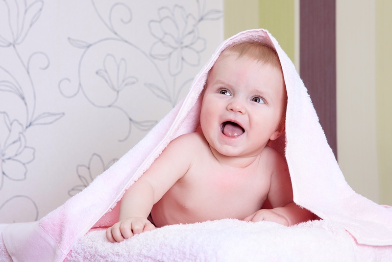 suprised_baby_pink_blanket