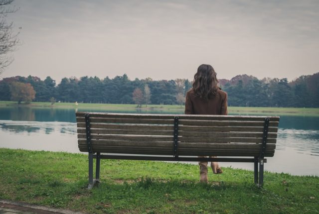 woman_thinking_on_the_bench