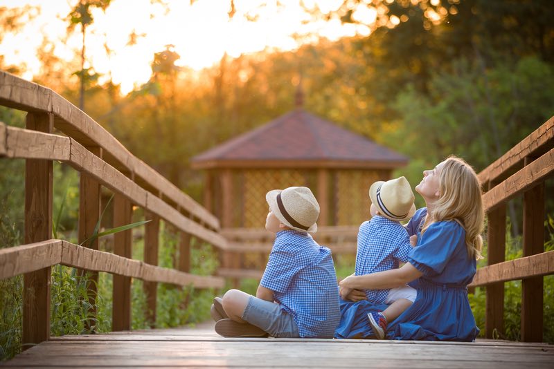 mother_two_boys_bridge